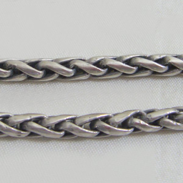 (n1075)Silver choker necklace, spiral style.